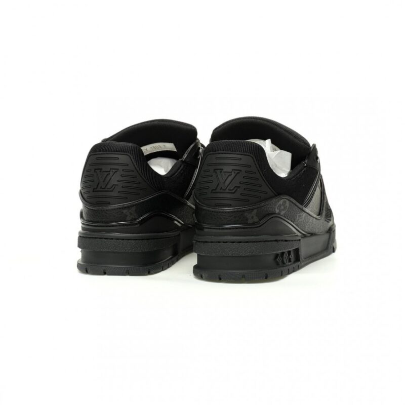 【AT12535】ルイヴィトンLVランニングシューズ パリ発の高級スニーカー | Louis Vuitton Malletier