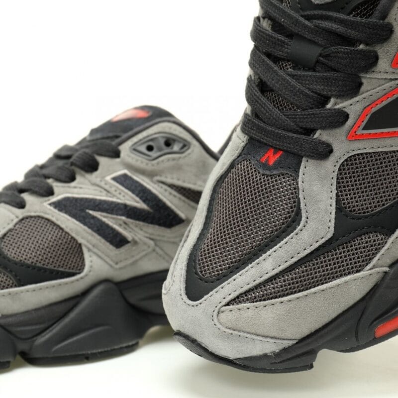 【AT12576】New Balance（ニューバランス）9060シリーズ Grey Black Red スニーカー | New Balance