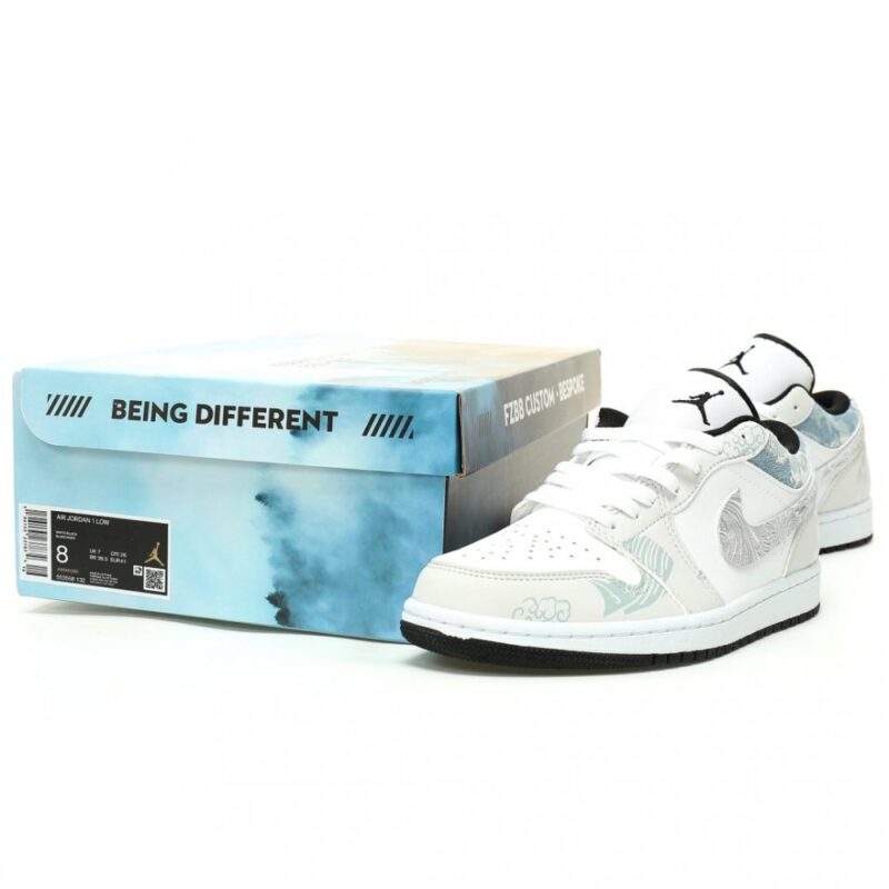 【AT12588】ナイキ エア ジョーダン 1 ローカット バスケットボールシューズ ホワイト ライトグレー ブルー シルバー | Air Jordan