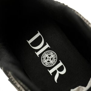 【AT12614】Dior（ディオール）B30シリーズロートップスニーカー：ブラックメッシュ素材とテクノロジーファブリックを使用 | Dior Paris