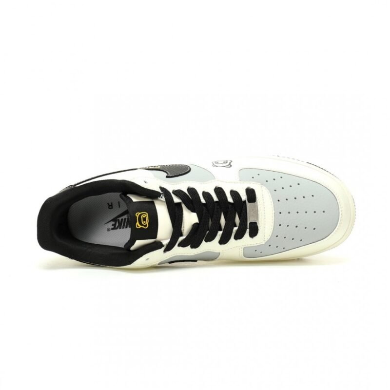 【AT12618】泡泡玛特 x Nike Air Force 1 コラボ スニーカー 新作！ストリートファッションとアート美学を融合 | Air Force 1