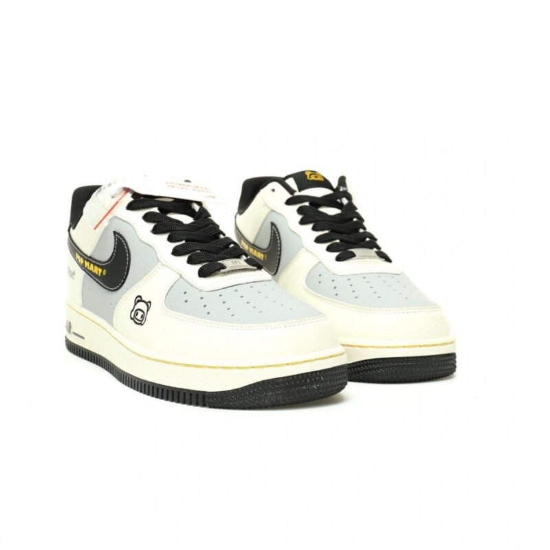 【AT12618】泡泡玛特 x Nike Air Force 1 コラボ スニーカー 新作！ストリートファッションとアート美学を融合 | Air Force 1