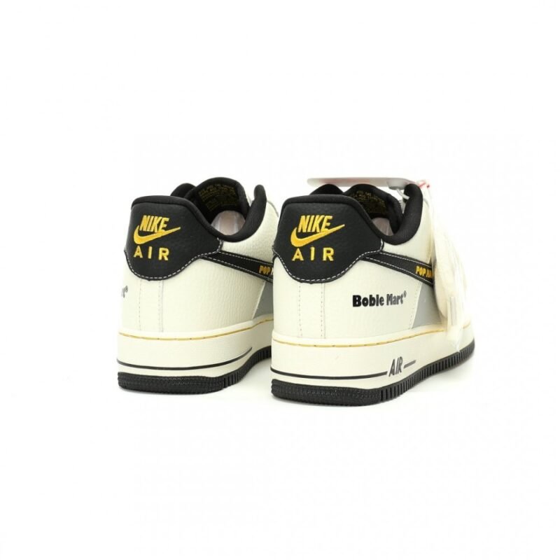 【AT12618】泡泡玛特 x Nike Air Force 1 コラボ スニーカー 新作！ストリートファッションとアート美学を融合 | Air Force 1