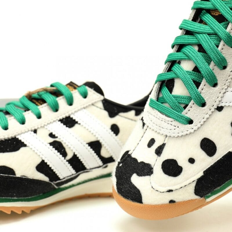 【AT12643】adidas オリジナル SL72 OG: ユニークな牛柄デザインのレトロスニーカー | Adidas Originals