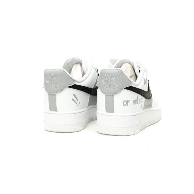 【AT12647】ナイキ Air Force 1 07 ローカットスニーカー - 革新的な芸術デザインと快適な履き心地 | Air Force 1