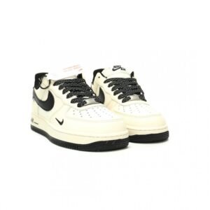 【AT12685】ナイキ エア フォース 1 07 ロー: クリーム色のクラシックスポーツシューズ | Air Force 1
