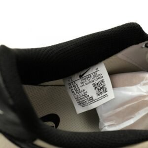 【AT12685】ナイキ エア フォース 1 07 ロー: クリーム色のクラシックスポーツシューズ | Air Force 1