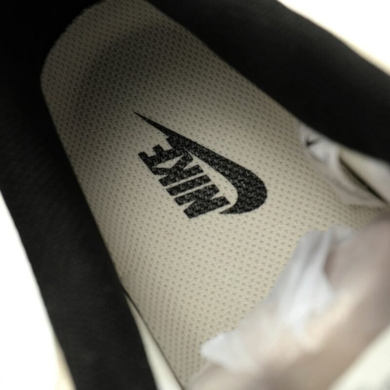 【AT12685】ナイキ エア フォース 1 07 ロー: クリーム色のクラシックスポーツシューズ | Air Force 1