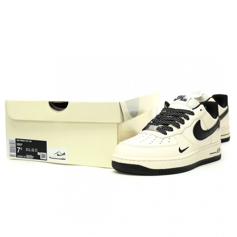 【AT12685】ナイキ エア フォース 1 07 ロー: クリーム色のクラシックスポーツシューズ | Air Force 1