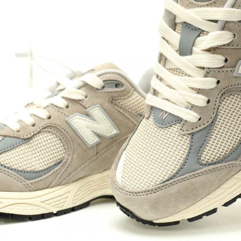 【AT12702】New Balance 2002Rシリーズランニングシューズ - ロックグレー配色 | New Balance