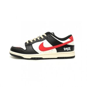 【AT12711】【ナイキ】SB Dunk Lowクラシックスニーカーオフホワイトブラックフレイム | Nike Dunk
