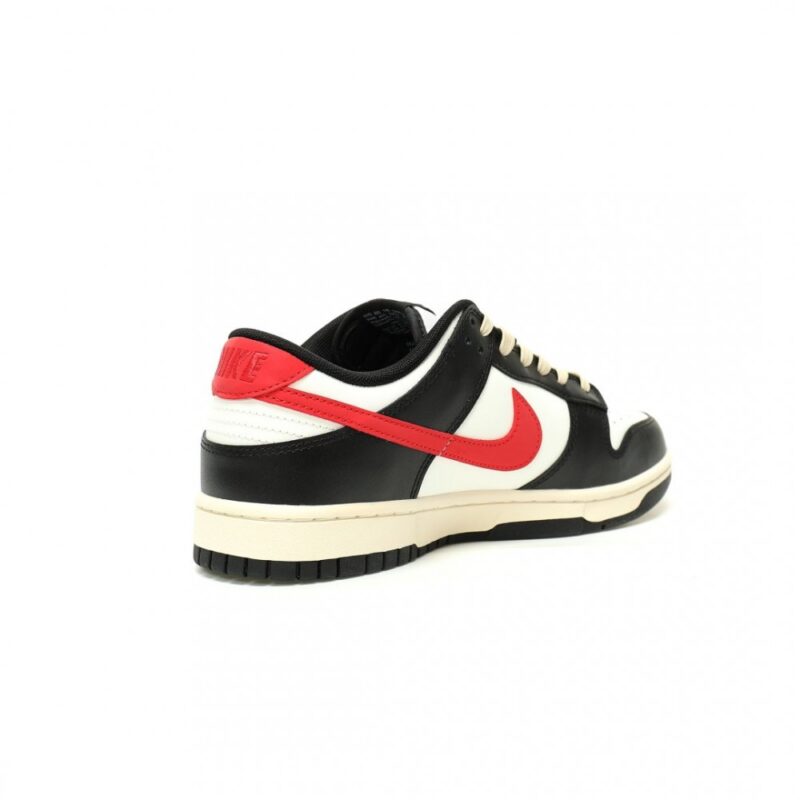 【AT12711】【ナイキ】SB Dunk Lowクラシックスニーカーオフホワイトブラックフレイム | Nike Dunk