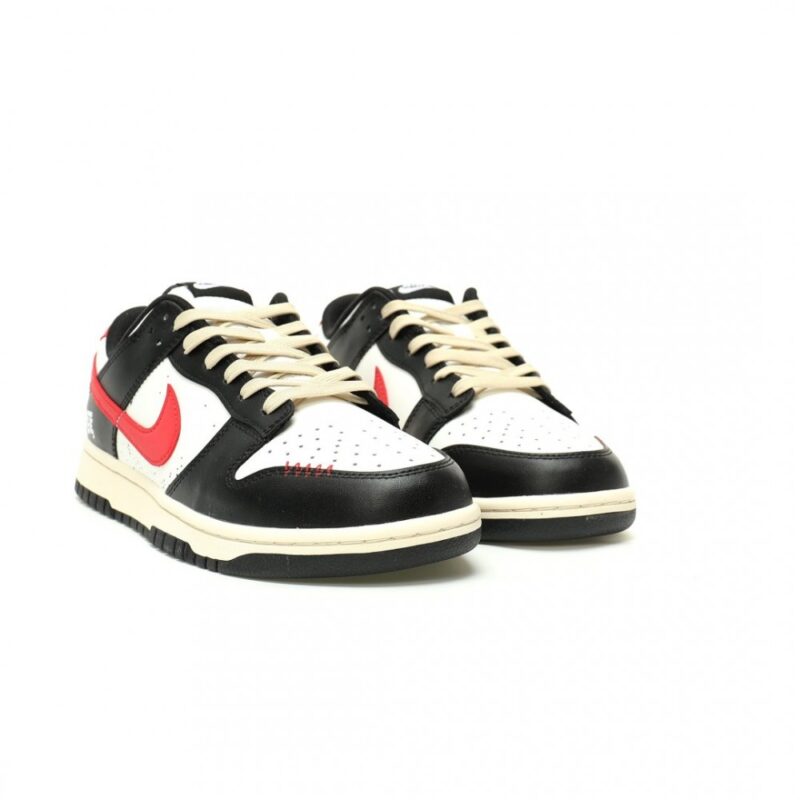 【AT12711】【ナイキ】SB Dunk Lowクラシックスニーカーオフホワイトブラックフレイム | Nike Dunk