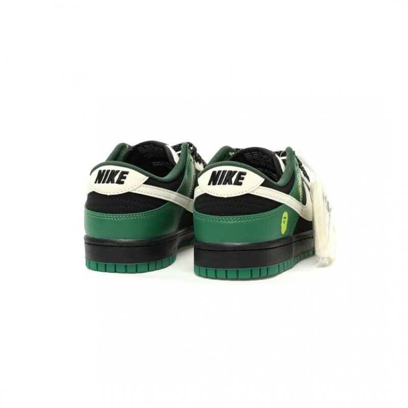 【AT12713】ナイキ SB ダンク ロー x A Bathing Ape コラボ スポーツシューズ | A Bathing Ape x Nike