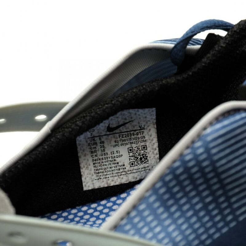 【AT12748】ナイキ エア マックス クレイズ: 未来を感じるダークブルーカラーの復刻モデル | Nike Air Max