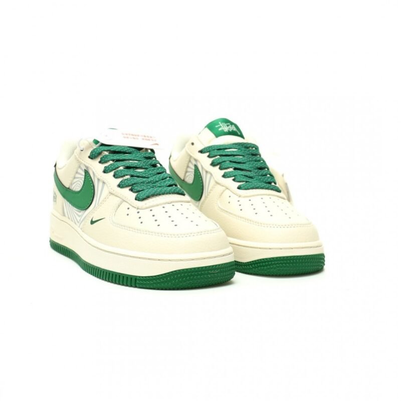 【AT12749】Stussy × Nike Air Force 1コラボレーションスニーカー | Nike x Stussy