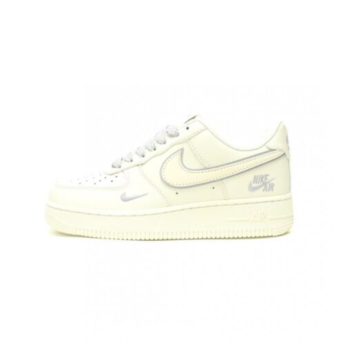 【AT12750】ナイキ Air Force 1 07 Low ローカットスニーカー - ストリートファッションと快適性を兼ね備えたクラシックなスニーカー | Nike Air Force 1