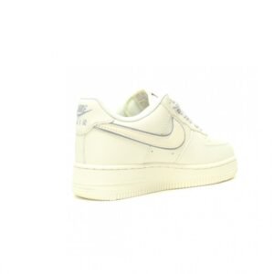 【AT12750】ナイキ Air Force 1 07 Low ローカットスニーカー - ストリートファッションと快適性を兼ね備えたクラシックなスニーカー | Nike Air Force 1