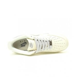 【AT12750】ナイキ Air Force 1 07 Low ローカットスニーカー - ストリートファッションと快適性を兼ね備えたクラシックなスニーカー | Nike Air Force 1