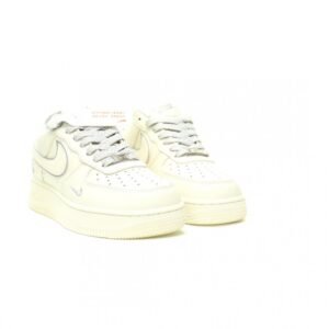 【AT12750】ナイキ Air Force 1 07 Low ローカットスニーカー - ストリートファッションと快適性を兼ね備えたクラシックなスニーカー | Nike Air Force 1