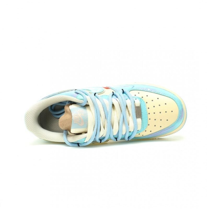 【AT12774】Nike Air Force 1 クリームイエローとブルーのグラフィティデザインスニーカー | OffWhite x Nike