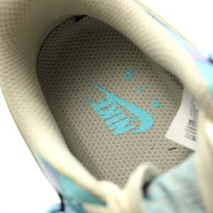 【AT12774】Nike Air Force 1 クリームイエローとブルーのグラフィティデザインスニーカー | OffWhite x Nike