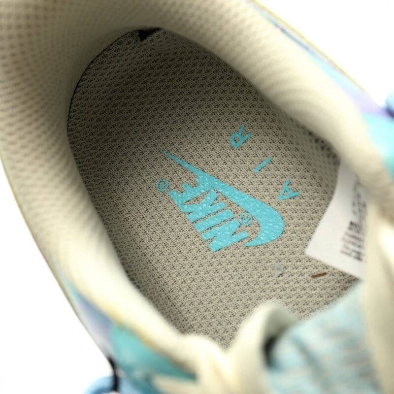 【AT12774】Nike Air Force 1 クリームイエローとブルーのグラフィティデザインスニーカー | OffWhite x Nike
