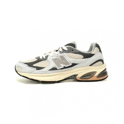 【AT12828】ニューバランスM2010シリーズ レトロランニングシューズ - クラシックな遺伝子と現代美学の融合 | New Balance