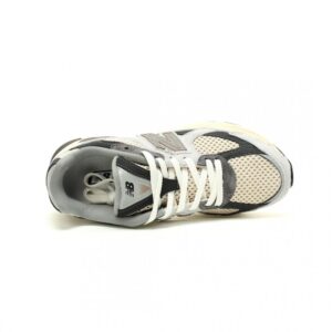 【AT12828】ニューバランスM2010シリーズ レトロランニングシューズ - クラシックな遺伝子と現代美学の融合 | New Balance
