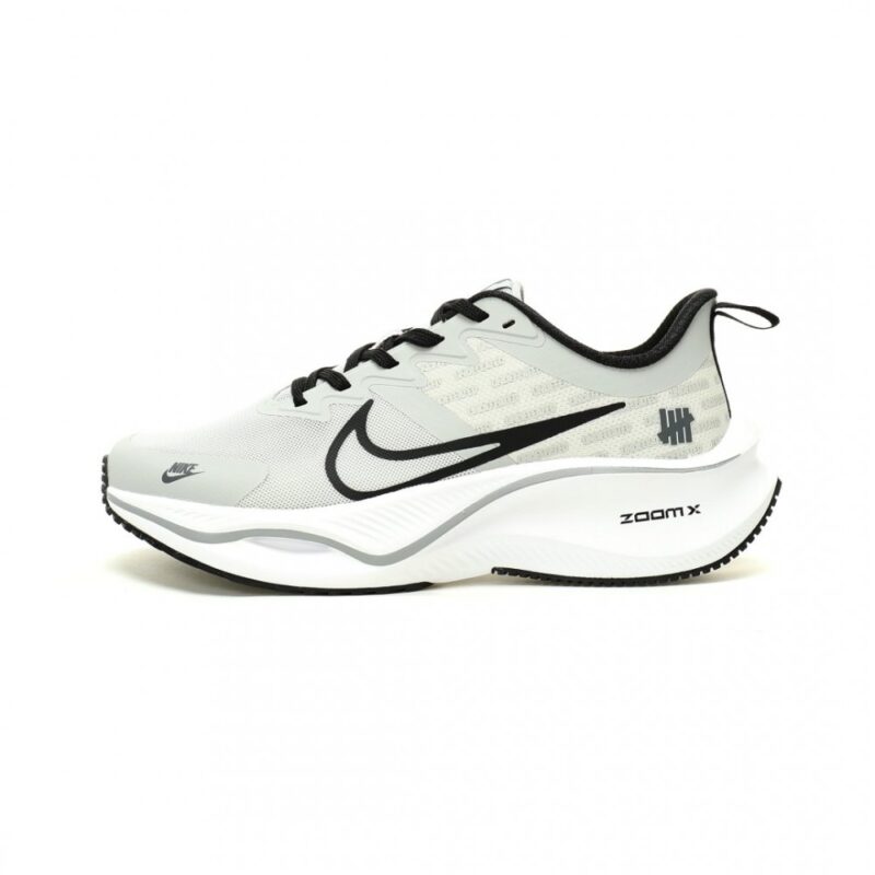 【AT12835】Stussy × ナイキ Air ZoomX Plus ストリートファッションとプロスポーツの完璧な融合 | Nike x Stussy