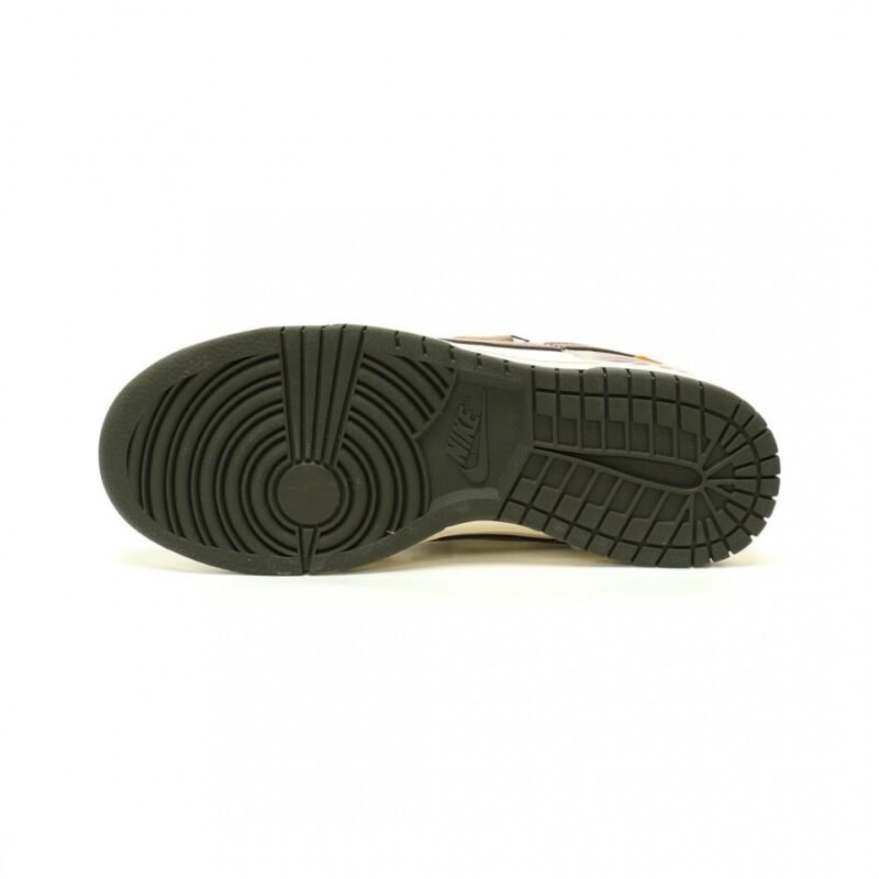 【AT12845】ナイキSB ダンクロー ローカーキ＆ホワイト スニーカー | Nike x Dunk