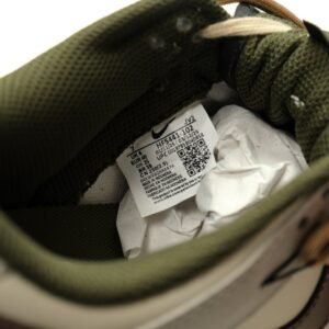 【AT12845】ナイキSB ダンクロー ローカーキ＆ホワイト スニーカー | Nike x Dunk