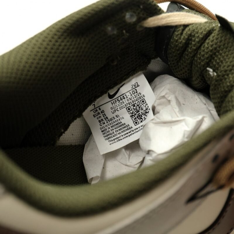 【AT12845】ナイキSB ダンクロー ローカーキ＆ホワイト スニーカー | Nike x Dunk