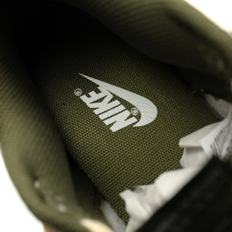 【AT12845】ナイキSB ダンクロー ローカーキ＆ホワイト スニーカー | Nike x Dunk