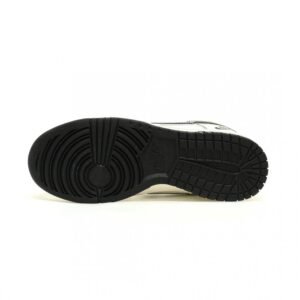 【AT12858】ナイキSBダンクロークラシックローカットスケートシューズ - ベージュと黒のスケートスニーカー | Nike x Dunk