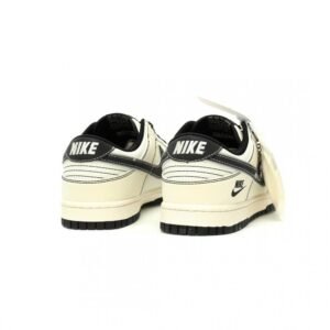 【AT12858】ナイキSBダンクロークラシックローカットスケートシューズ - ベージュと黒のスケートスニーカー | Nike x Dunk