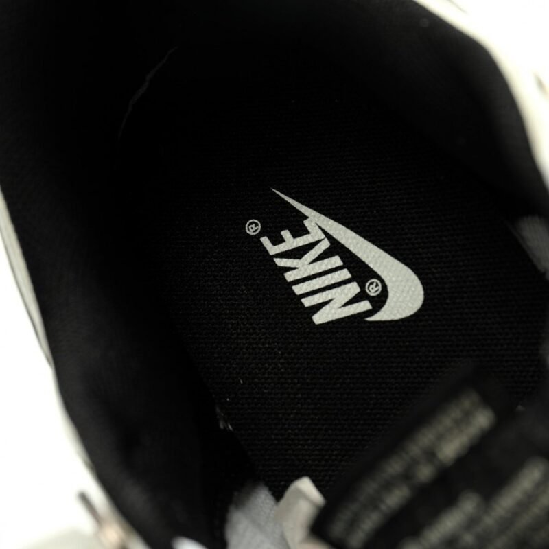 【AT12858】ナイキSBダンクロークラシックローカットスケートシューズ - ベージュと黒のスケートスニーカー | Nike x Dunk