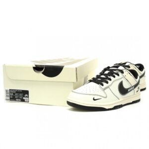 【AT12858】ナイキSBダンクロークラシックローカットスケートシューズ - ベージュと黒のスケートスニーカー | Nike x Dunk