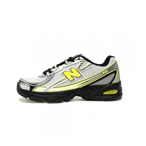 【AT12930】New Balance 740シリーズ レトロランニングシューズ スタイリッシュな金属シルバーと黒のペールイエローカラー | New Balance