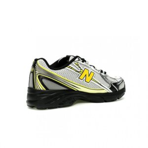 【AT12930】New Balance 740シリーズ レトロランニングシューズ スタイリッシュな金属シルバーと黒のペールイエローカラー | New Balance