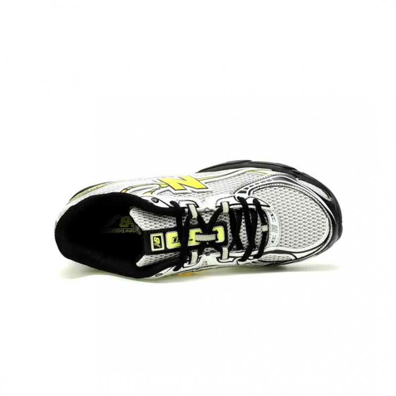 【AT12930】New Balance 740シリーズ レトロランニングシューズ スタイリッシュな金属シルバーと黒のペールイエローカラー | New Balance