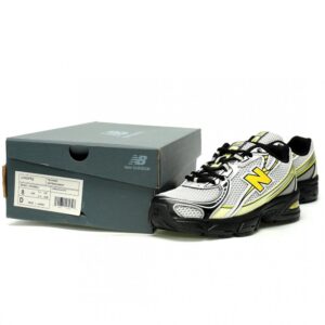 【AT12930】New Balance 740シリーズ レトロランニングシューズ スタイリッシュな金属シルバーと黒のペールイエローカラー | New Balance