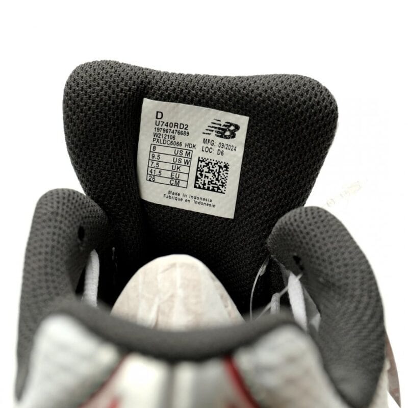 【AT12931】New Balance (ニューバランス) 740シリーズ: レトロな父スニーカーデザイン, 高品質素材と快適な履き心地 | New Balance