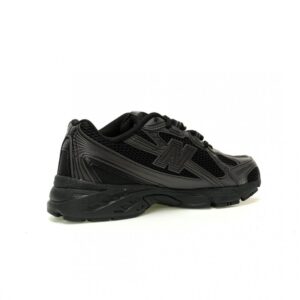 【AT12933】ニューバランス MR740シリーズ スポーツシューズ - ブラックサムライ/都市ライフスタイルに最適 | New Balance