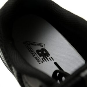 【AT12933】ニューバランス MR740シリーズ スポーツシューズ - ブラックサムライ/都市ライフスタイルに最適 | New Balance