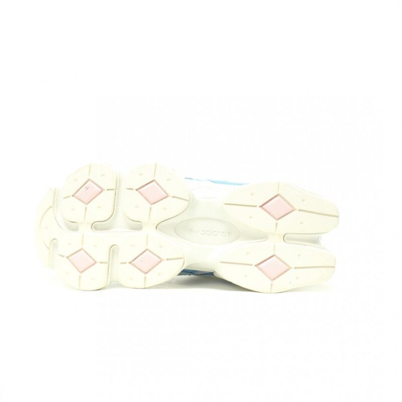 【AT12980】ニューバランス 9060 ダッドスニーカー 空色と白の配色 | New Balance