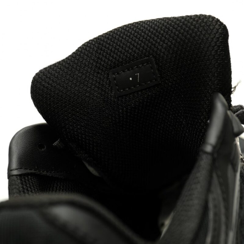 【AT13022】グッチ(Gucci) 2.0ローカットスニーカー - 黒い単色とエレガンスを融合した高品質ファッションアイテム | Gucci