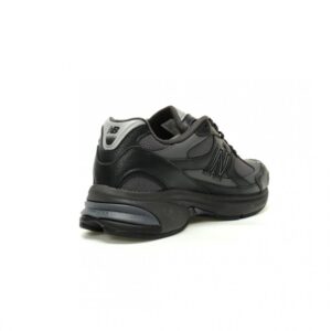 【AT13039】New Balance M2010シリーズレザーブラックダークグレースニーカー - 都会のエリートが持つ優雅なセンスを表現 | New Balance