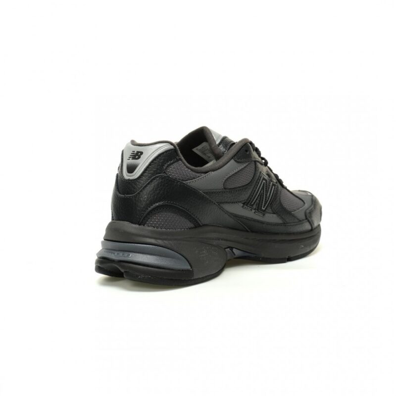 【AT13039】New Balance M2010シリーズレザーブラックダークグレースニーカー - 都会のエリートが持つ優雅なセンスを表現 | New Balance