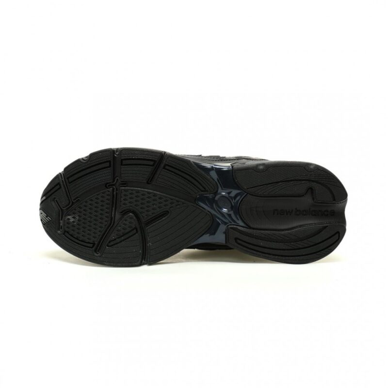 【AT13039】New Balance M2010シリーズレザーブラックダークグレースニーカー - 都会のエリートが持つ優雅なセンスを表現 | New Balance